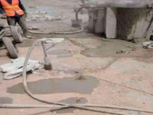 相山水泥混凝土路面板底注浆技术 路面脱空注浆整治方案